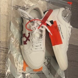 OFF-WHITE
White & Orange Vulcanized Low Sneakers